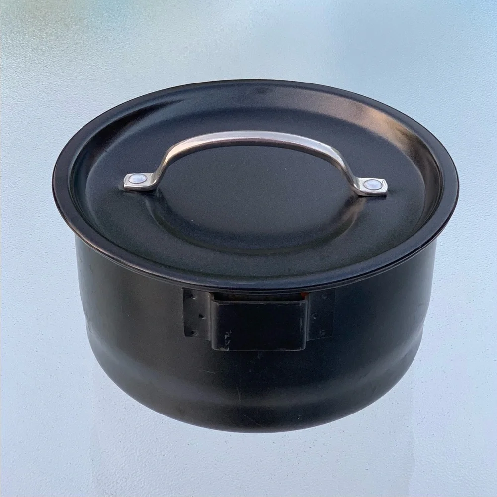 Round 2.5 Quart/10-Cup Camping Pot with Lid